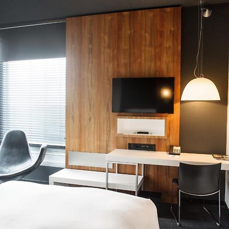 Hotel Alt Quartier Dix30 Броссар Экстерьер фото