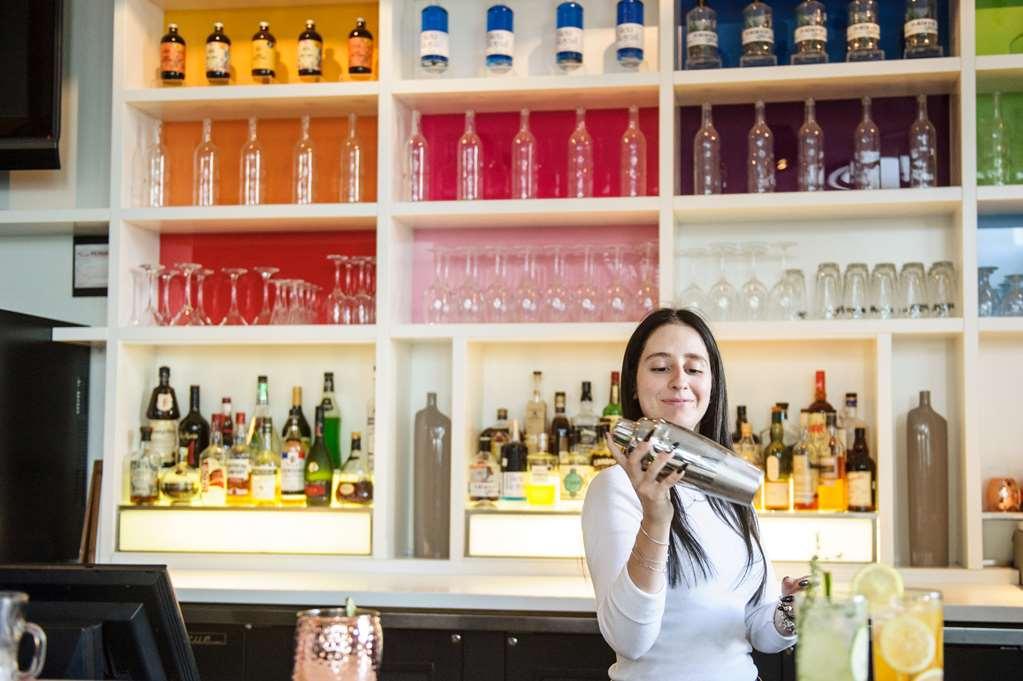 Hotel Alt Quartier Dix30 Броссар Ресторан фото