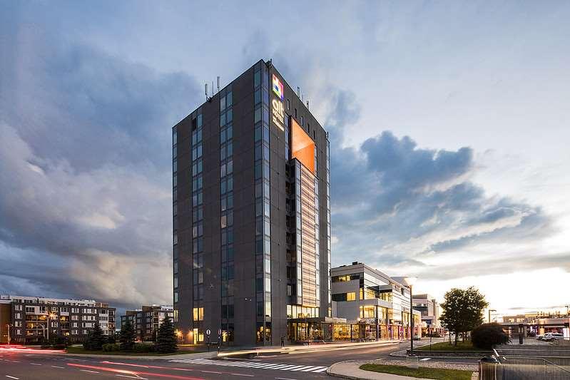 Hotel Alt Quartier Dix30 Броссар Экстерьер фото