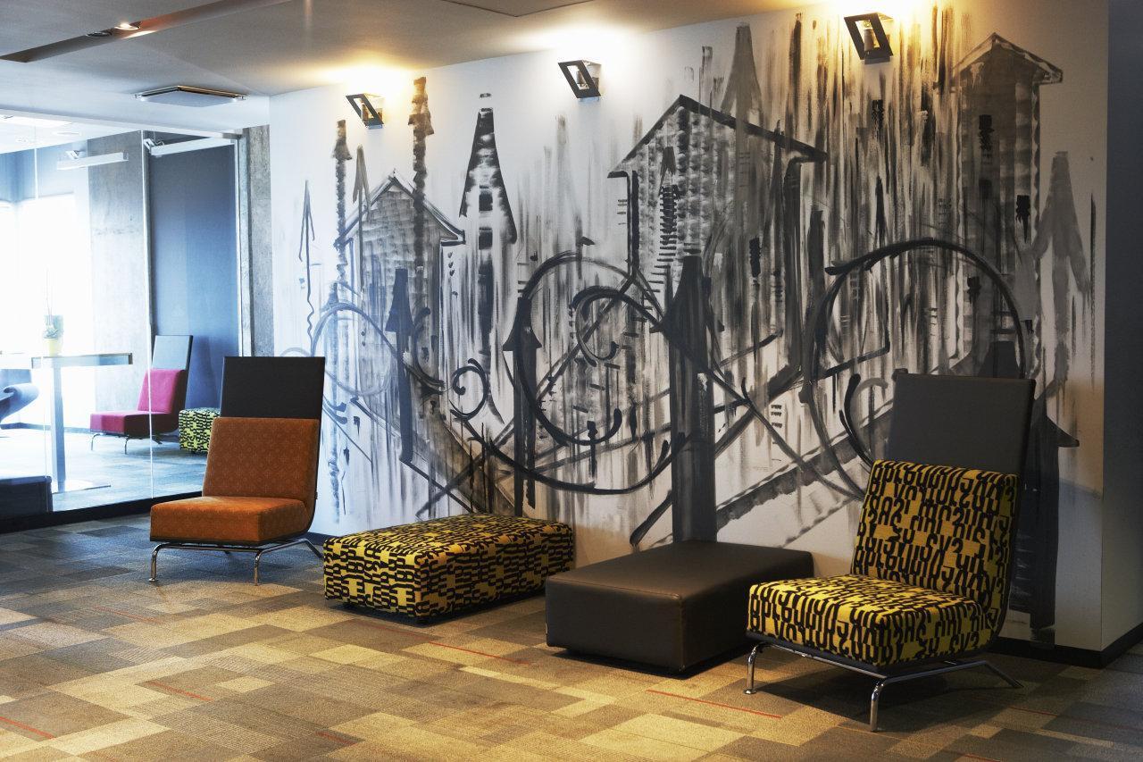 Hotel Alt Quartier Dix30 Броссар Экстерьер фото