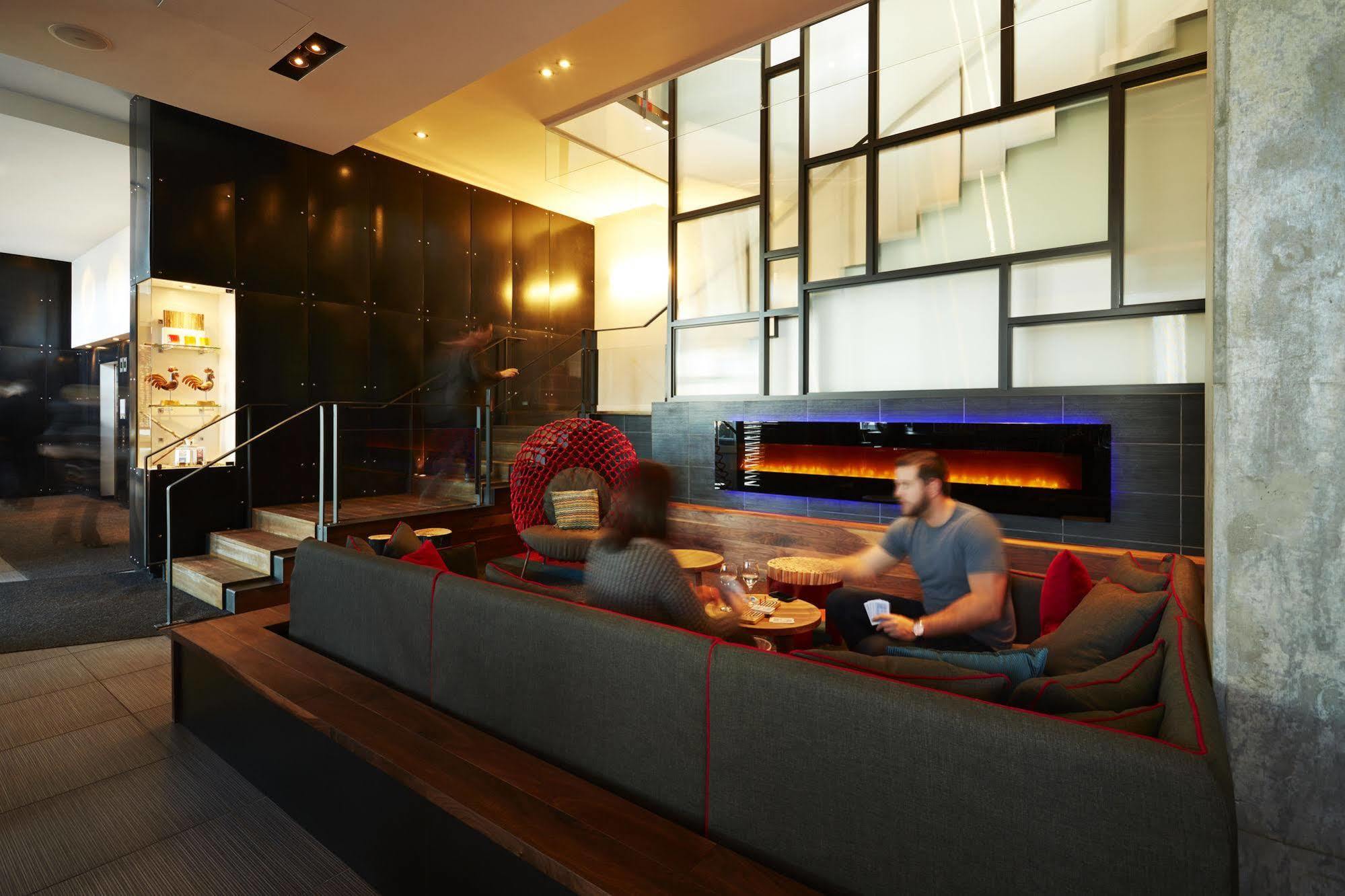 Hotel Alt Quartier Dix30 Броссар Экстерьер фото
